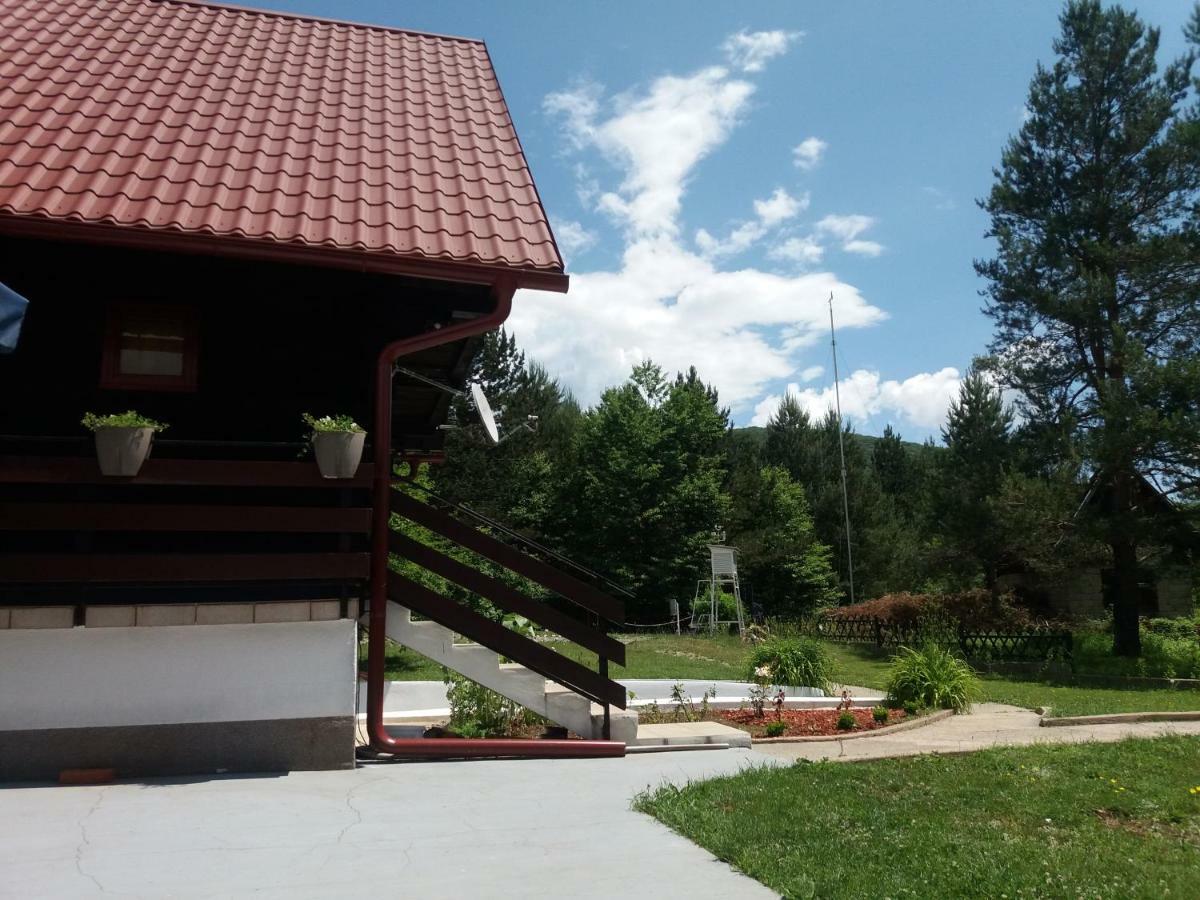 Apartments Family Trauber Korenica Exterior foto
